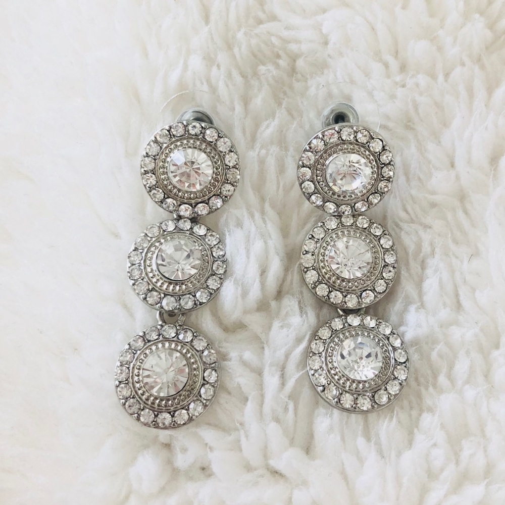Silver rhinestone 3 tier beautiful dressy earrings